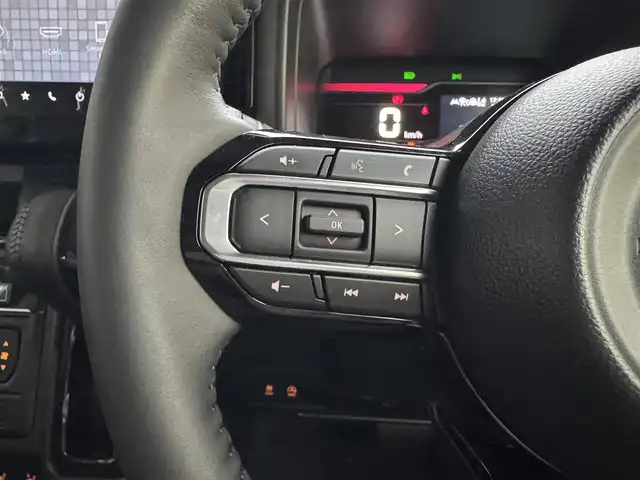 スズキ スペーシア カスタム HYBRID XS 滋賀県 2024(令6)年 0.4万km ブルーイッシュブラックパール3 禁煙車/純正9型ディスプレイオーディオ/（フルセグTV/BT/AppleCarplay/AndroidAuto/FM/AM）/スズキセーフティサポート/・デュアルセンサーブレーキサポートII/・低速時ブレーキサポート（前進・後退）/・誤発進抑制機能（前方・後方）/・車線逸脱警報機能/・車線逸脱抑制機能/・車線維持支援機能/・アダプティブクルーズコントロール（全車速追従・停止保持機能付き）/・標識認識機能/・発進お知らせ機能/・ハイビームアシスト/・パーキングセンサー（前後）/全方位カメラ/ハーフレザーシート/前席シートヒーター/ステアリングヒーター/革巻きステアリング/リアサーキュレーター/LEDヘッドライト/フォグランプ