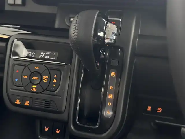 スズキ スペーシア カスタム HYBRID XS 滋賀県 2024(令6)年 0.4万km ブルーイッシュブラックパール3 禁煙車/純正9型ディスプレイオーディオ/（フルセグTV/BT/AppleCarplay/AndroidAuto/FM/AM）/スズキセーフティサポート/・デュアルセンサーブレーキサポートII/・低速時ブレーキサポート（前進・後退）/・誤発進抑制機能（前方・後方）/・車線逸脱警報機能/・車線逸脱抑制機能/・車線維持支援機能/・アダプティブクルーズコントロール（全車速追従・停止保持機能付き）/・標識認識機能/・発進お知らせ機能/・ハイビームアシスト/・パーキングセンサー（前後）/全方位カメラ/ハーフレザーシート/前席シートヒーター/ステアリングヒーター/革巻きステアリング/リアサーキュレーター/LEDヘッドライト/フォグランプ