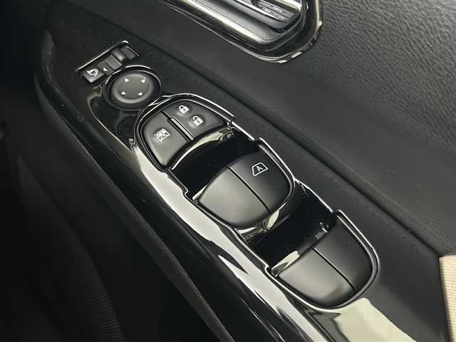 日産 セレナ ハイウェイスター V 愛知県 2021(令3)年 2.1万km ブリリアントホワイトパール 禁煙車/純正10インチナビ/（CD/DVD/Bluetooth/フルセグTV）/全方位カメラ/フリップダウンモニター/デジタルインナーミラー/プロパイロット/衝突軽減ブレーキ/レーンキープアシスト/オートマチックハイビーム/追従式クルーズコントロール/ブラインドスポットモニター/ETC/ドライブレコーダー/両側パワースライドドア/LEDヘッドライト/純正アルミホイール/アイドリングストップ/スマートキー