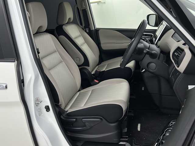 日産 セレナ ハイウェイスター V 愛知県 2021(令3)年 2.1万km ブリリアントホワイトパール 禁煙車/プロパイロット/純正10インチナビ/（CD/DVD/Bluetooth/フルセグTV）/全方位カメラ/フリップダウンモニター/デジタルインナーミラー/衝突軽減ブレーキ/レーンキープアシスト/オートマチックハイビーム/追従式クルーズコントロール/ブラインドスポットモニター/ETC/ドライブレコーダー/両側パワースライドドア/LEDヘッドライト/純正アルミホイール/アイドリングストップ/スマートキー