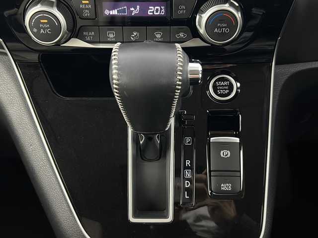 日産 セレナ ハイウェイスター V 愛知県 2021(令3)年 2.1万km ブリリアントホワイトパール 禁煙車/純正10インチナビ/（CD/DVD/Bluetooth/フルセグTV）/全方位カメラ/フリップダウンモニター/デジタルインナーミラー/プロパイロット/衝突軽減ブレーキ/レーンキープアシスト/オートマチックハイビーム/追従式クルーズコントロール/ブラインドスポットモニター/ETC/ドライブレコーダー/両側パワースライドドア/LEDヘッドライト/純正アルミホイール/アイドリングストップ/スマートキー