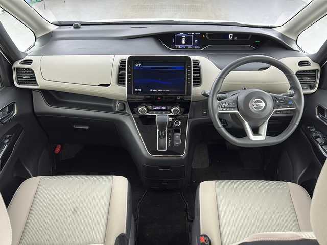 日産 セレナ ハイウェイスター V 愛知県 2021(令3)年 2.1万km ブリリアントホワイトパール 禁煙車/純正10インチナビ/（CD/DVD/Bluetooth/フルセグTV）/全方位カメラ/フリップダウンモニター/デジタルインナーミラー/プロパイロット/衝突軽減ブレーキ/レーンキープアシスト/オートマチックハイビーム/追従式クルーズコントロール/ブラインドスポットモニター/ETC/ドライブレコーダー/両側パワースライドドア/LEDヘッドライト/純正アルミホイール/アイドリングストップ/スマートキー