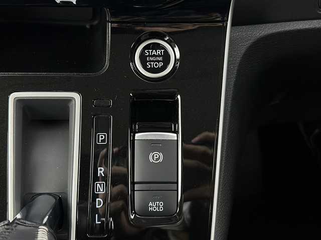 日産 セレナ ハイウェイスター V 愛知県 2021(令3)年 2.1万km ブリリアントホワイトパール 禁煙車/純正10インチナビ/（CD/DVD/Bluetooth/フルセグTV）/全方位カメラ/フリップダウンモニター/デジタルインナーミラー/プロパイロット/衝突軽減ブレーキ/レーンキープアシスト/オートマチックハイビーム/追従式クルーズコントロール/ブラインドスポットモニター/ETC/ドライブレコーダー/両側パワースライドドア/LEDヘッドライト/純正アルミホイール/アイドリングストップ/スマートキー