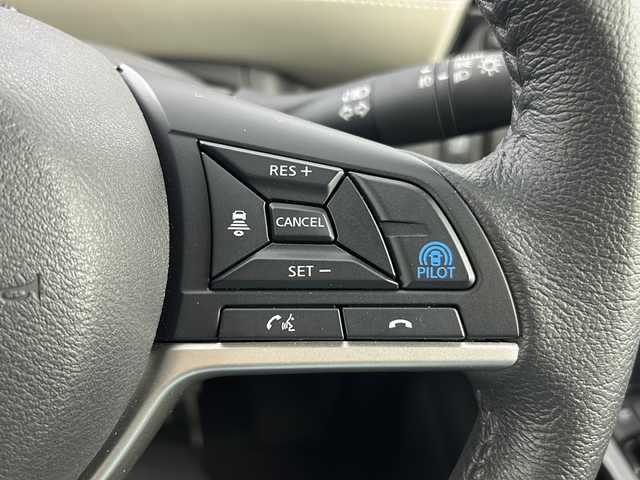 日産 セレナ ハイウェイスター V 愛知県 2021(令3)年 2.1万km ブリリアントホワイトパール 禁煙車/純正10インチナビ/（CD/DVD/Bluetooth/フルセグTV）/全方位カメラ/フリップダウンモニター/デジタルインナーミラー/プロパイロット/衝突軽減ブレーキ/レーンキープアシスト/オートマチックハイビーム/追従式クルーズコントロール/ブラインドスポットモニター/ETC/ドライブレコーダー/両側パワースライドドア/LEDヘッドライト/純正アルミホイール/アイドリングストップ/スマートキー