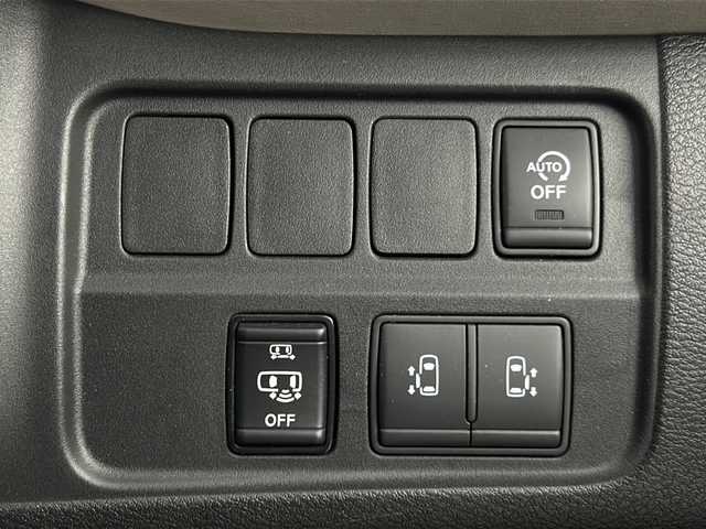 日産 セレナ ハイウェイスター V 愛知県 2021(令3)年 2.1万km ブリリアントホワイトパール 禁煙車/純正10インチナビ/（CD/DVD/Bluetooth/フルセグTV）/全方位カメラ/フリップダウンモニター/デジタルインナーミラー/プロパイロット/衝突軽減ブレーキ/レーンキープアシスト/オートマチックハイビーム/追従式クルーズコントロール/ブラインドスポットモニター/ETC/ドライブレコーダー/両側パワースライドドア/LEDヘッドライト/純正アルミホイール/アイドリングストップ/スマートキー