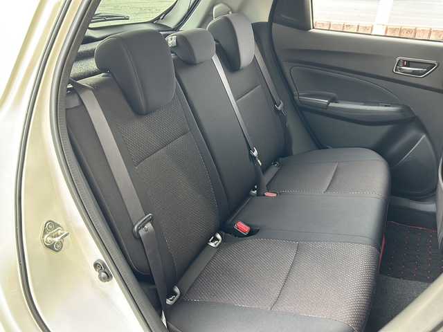 スズキ スイフト スポーツ セーフティPKG 静岡県 2018(平30)年 3.5万km ピュアホワイトP 社外ナビ(カロッツェリア)/・CD/DVD/・FM/AM/・USB/・AUX/・Bluetooth/主要装備/・ドライブレコーダー/・バックカメラ/・横滑り防止装置/・衝突被害軽減システム/(デュアルセンサーブレーキサポート)/・レーンキープアシスト/・パドルシフト/・サイドカーテンエアバッグ/・運転席シートヒーター/・社外フロアマット(モンスタースポーツ)/・スマートキー