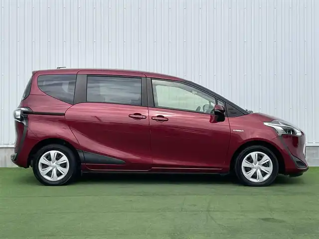 トヨタ シエンタ ハイブリッド ファンベースG 香川県 2019(平31)年 4.5万km センシュアルレッドマイカ 登録時走行距離：44801km/ディーラーOPナビゲーション/→CD/DVD 再生/→ワンセグTV/バックカメラ/両側パワースライドドア/衝突被害軽減システム/レーンキープアシスト/レーダークルーズコントロール/前後コーナーセンサー/オートハイビーム/LEDオートライト/ビルトインETC/シートヒーター/ステアリングヒーター/ステアリングリモコン/革巻きステアリング/フォグランプ/スマートキー