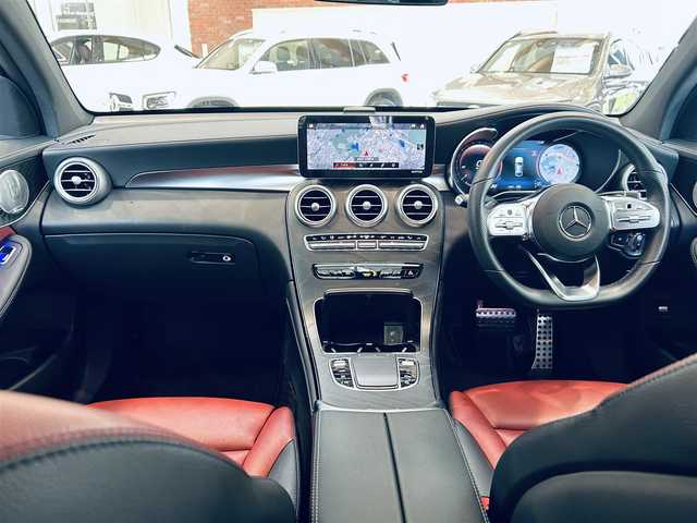 メルセデス・ベンツ ＧＬＣ２２０ d 4マチック クーペ AMGライン 大阪府 2020(令2)年 3.6万km グレー レザーエクスクルーシブP/レーダーセーフティP/ワンオーナー/サンルーフ/HUD/ACC/赤黒革/メモリ付きパワーシート/シートヒーター/ブルメスター/純正ナビ/TV/360度カメラ/純正19インチAW/LEDヘッドライト/アンビエントライト/電動リアゲート/ワイヤレス充電/パフュームアトマイザー