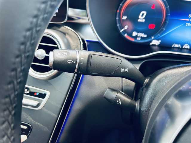 メルセデス・ベンツ ＧＬＣ２２０ d 4マチック クーペ AMGライン 大阪府 2020(令2)年 3.6万km グレー レザーエクスクルーシブP/レーダーセーフティP/ワンオーナー/サンルーフ/HUD/ACC/赤黒革/メモリ付きパワーシート/シートヒーター/ブルメスター/純正ナビ/TV/360度カメラ/純正19インチAW/LEDヘッドライト/アンビエントライト/電動リアゲート/ワイヤレス充電/パフュームアトマイザー