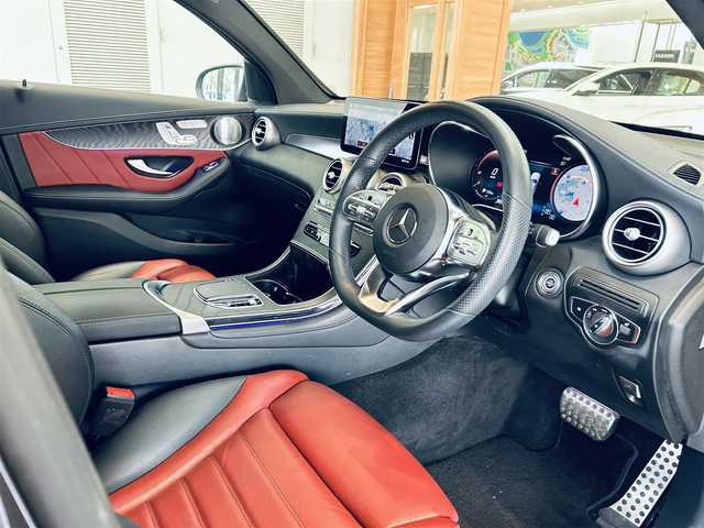 メルセデス・ベンツ ＧＬＣ２２０ d 4マチック クーペ AMGライン 大阪府 2020(令2)年 3.6万km グレー レザーエクスクルーシブP/レーダーセーフティP/ワンオーナー/サンルーフ/HUD/ACC/赤黒革/メモリ付きパワーシート/シートヒーター/ブルメスター/純正ナビ/TV/360度カメラ/純正19インチAW/LEDヘッドライト/アンビエントライト/電動リアゲート/ワイヤレス充電/パフュームアトマイザー