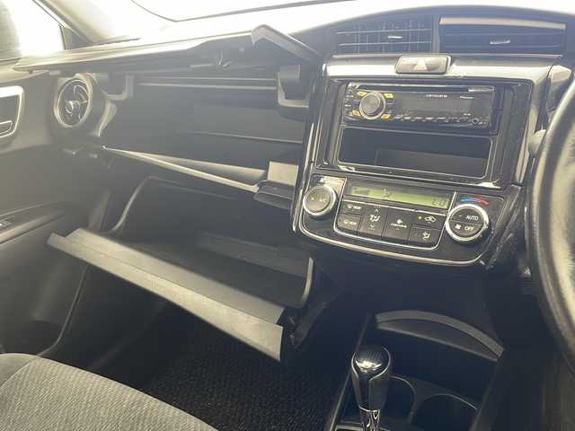 トヨタ カローラ アクシオ 1．5G 沖縄県 2015(平27)年 5.5万km ホワイトパールクリスタルシャイン 禁煙車/社外オーディオ/ＣＤ/ＡＵＸ/全方位ドライブレコーダー/オートエアコン/パワーウインドウ/トヨタセーフティセンス/キーレスエントリー/純正フロアマット/革巻きステアリング/アイドリングストップ/ドアバイザー/電動格納ウインカーミラー