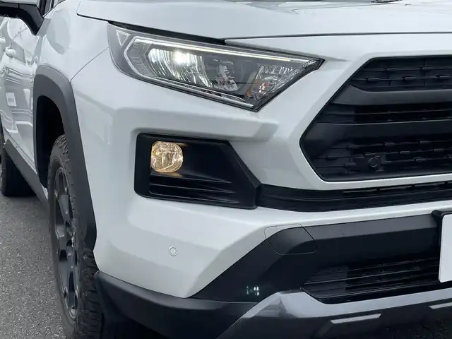 トヨタ ＲＡＶ４ アドベンチャー オフロードPKG 茨城県 2021(令3)年 1.9万km スーパーホワイトⅡ 純正ナビ/【AM・FM・USB・BT・TV】/ルーフレール/ダウンヒルアシストコントロール/パワーシート/シートヒーター/エアシート/ステアリングヒーター/ワイヤレス充電/BSM/レーダークルコン/ETC2.0/全方位カメラ/前後コーナーセンサー/純正アルミホイール/社外フロアマット/オートライト/オートハイビーム/Fフォグ/LEDライト