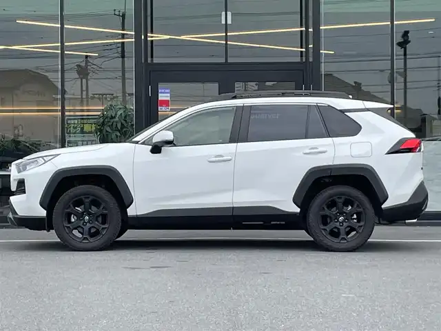 トヨタ ＲＡＶ４ アドベンチャー オフロードPKG 茨城県 2021(令3)年 1.9万km スーパーホワイトⅡ 純正ナビ/【AM・FM・USB・BT・TV】/ルーフレール/ダウンヒルアシストコントロール/パワーシート/シートヒーター/エアシート/ステアリングヒーター/ワイヤレス充電/BSM/レーダークルコン/ETC2.0/全方位カメラ/前後コーナーセンサー/純正アルミホイール/社外フロアマット/オートライト/オートハイビーム/Fフォグ/LEDライト