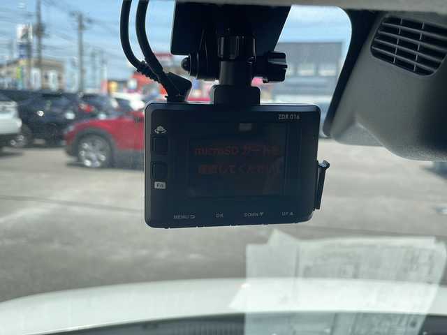 スズキ ソリオ HV MZ 道北・旭川 2020(令2)年 2万km ピュアホワイトP ・４WD/・禁煙車/・メーカーOP純正9インチナビ/・全方位カメラ/・LEDヘッドライト/フォグ/・フリップダウンモニター/・両側電動スライドドア/・衝突軽減ブレーキ/・レーンキープアシスト/・クルーズコントロール/・ミラーヒーター/・前後ドライブレコーダー/・ヘッドアップディスプレイ/・革調シートカバー/・ビルトインETC/・オートライト/・純正フロアマット/・スペアキー/・保証書＆取扱説明書