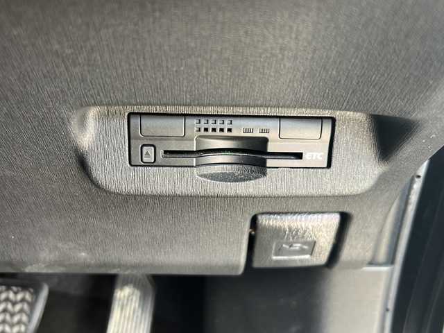トヨタ プリウス L 沖縄県 2014(平26)年 10万km ブラック 禁煙車　/純正ナビ　ワンセグＴＶ　Ｂｌｕｅｔｏｏｔｈ　/バックカメラ　/オートライト　/ビルトインＥＴＣ　/ステアリングスイッチ　/ウインカードアミラー　/横滑り防止装置　/スマートキー
