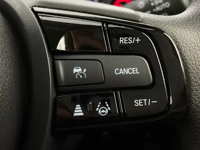 ホンダ ヴェゼル G 新潟県 2023(令5)年 0.4万km プラチナホワイトパール ４WD/ワンオーナー/禁煙車/ホンダセンシング/ホンダコネクトディスプレイ/　　AM/FM/フルセグ/applecarplay/androidauto/バックモニター/アダプティブクルーズコントロール/LEDオートライト/前席シートヒーター/純正16インチアルミホイール付/アイドリングストップ/ステアリングスイッチ/電動パーキングブレーキ/オートブレーキホールド/置くだけ充電/USBポート/ダウンヒルアシストコントロール/スペアキー/スマートキー/ETC2.0