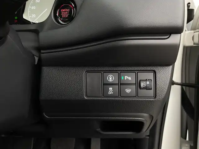 ホンダ ヴェゼル G 新潟県 2023(令5)年 0.4万km プラチナホワイトパール ４WD/ワンオーナー/禁煙車/ホンダセンシング/ホンダコネクトディスプレイ/　　AM/FM/フルセグ/applecarplay/androidauto/バックモニター/アダプティブクルーズコントロール/LEDオートライト/前席シートヒーター/純正16インチアルミホイール付/アイドリングストップ/ステアリングスイッチ/電動パーキングブレーキ/オートブレーキホールド/置くだけ充電/USBポート/ダウンヒルアシストコントロール/スペアキー/スマートキー/ETC2.0