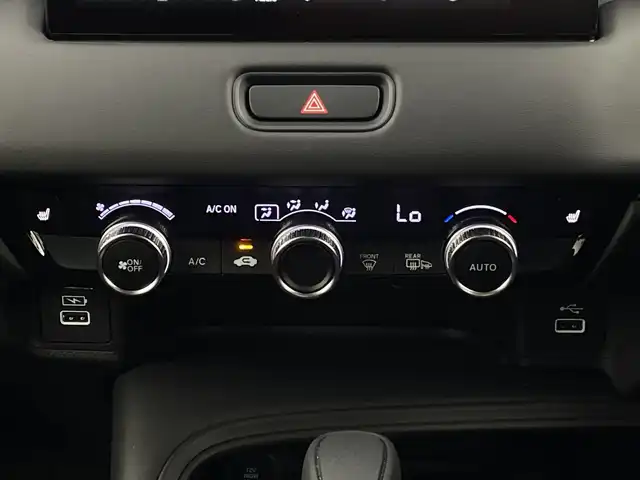 ホンダ ヴェゼル G 新潟県 2023(令5)年 0.4万km プラチナホワイトパール ４WD/ワンオーナー/禁煙車/ホンダセンシング/ホンダコネクトディスプレイ/　　AM/FM/フルセグ/applecarplay/androidauto/バックモニター/アダプティブクルーズコントロール/LEDオートライト/前席シートヒーター/純正16インチアルミホイール付/アイドリングストップ/ステアリングスイッチ/電動パーキングブレーキ/オートブレーキホールド/置くだけ充電/USBポート/ダウンヒルアシストコントロール/スペアキー/スマートキー/ETC2.0