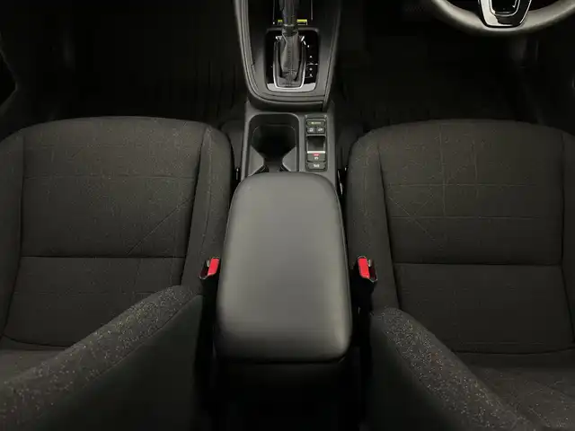 ホンダ ヴェゼル G 新潟県 2023(令5)年 0.4万km プラチナホワイトパール ４WD/ワンオーナー/禁煙車/ホンダセンシング/ホンダコネクトディスプレイ/　　AM/FM/フルセグ/applecarplay/androidauto/バックモニター/アダプティブクルーズコントロール/LEDオートライト/前席シートヒーター/純正16インチアルミホイール付/アイドリングストップ/ステアリングスイッチ/電動パーキングブレーキ/オートブレーキホールド/置くだけ充電/USBポート/ダウンヒルアシストコントロール/スペアキー/スマートキー/ETC2.0