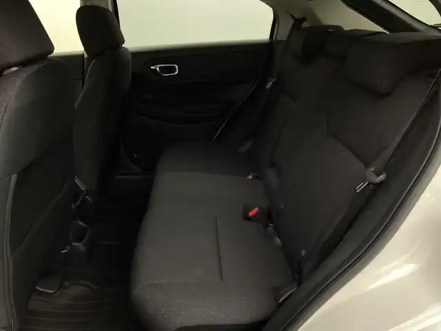ホンダ ヴェゼル G 新潟県 2023(令5)年 0.4万km プラチナホワイトパール ４WD/ワンオーナー/禁煙車/ホンダセンシング/ホンダコネクトディスプレイ/　　AM/FM/フルセグ/applecarplay/androidauto/バックモニター/アダプティブクルーズコントロール/LEDオートライト/前席シートヒーター/純正16インチアルミホイール付/アイドリングストップ/ステアリングスイッチ/電動パーキングブレーキ/オートブレーキホールド/置くだけ充電/USBポート/ダウンヒルアシストコントロール/スペアキー/スマートキー/ETC2.0
