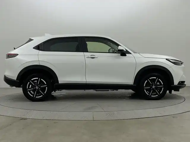 ホンダ ヴェゼル G 新潟県 2023(令5)年 0.4万km プラチナホワイトパール ４WD/ワンオーナー/禁煙車/ホンダセンシング/ホンダコネクトディスプレイ/　　AM/FM/フルセグ/applecarplay/androidauto/バックモニター/アダプティブクルーズコントロール/LEDオートライト/前席シートヒーター/純正16インチアルミホイール付/アイドリングストップ/ステアリングスイッチ/電動パーキングブレーキ/オートブレーキホールド/置くだけ充電/USBポート/ダウンヒルアシストコントロール/スペアキー/スマートキー/ETC2.0