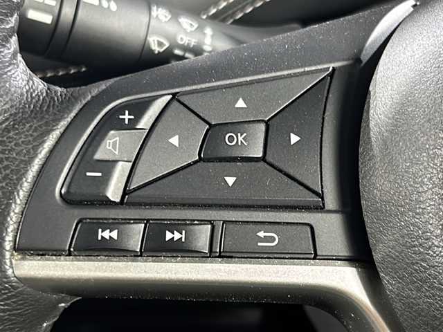 日産 セレナ e－パワー ハイウェイスター V 沖縄県 2018(平30)年 6.4万km ブリリアントホワイトパール 県外仕入/禁煙車/純正9インチナビ（MM517D-L）/　フルセグ　DVD再生　CD　Bluetooth /純正フリップダウンモニター/アラウンドビューモニター/両側パワースライドドア/純正ドライブレコーダー（DJ4-D）/クルーズコントロール/ステアリングヒーター/前席シートヒーター/シートバックテーブル/コーナーセンサー/ビルトインETC/LEDヘッドライト
