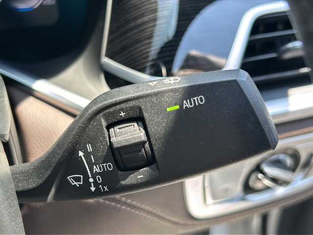 ＢＭＷ ７４０ｉ Mスポーツ 千葉県 2020(令2)年 3.5万km ミネラルホワイト 純正ナビ/フルセグテレビ/Bluetooth/USB接続/AppelCarPlay/パノラミックビューモニター/トップ・サイドビューカメラ/純正ドライブレコーダー/パワーバックドア/アダプティブクルーズコントロール/運転席・助手席シートヒーター/エアシート/運転席・助手席メモリー付きパワーシート/前後コーナーセンサー/アダプティブヘッドライト/ヘッドアップディスプレイ/電動格納ウィンカーミラー/オートライト/LEDヘッドライト/パーク・ディスタンス・コントロール/プッシュスタート/スマートキー/W・サイドエアバッグ/純正アルミホイール/保証書