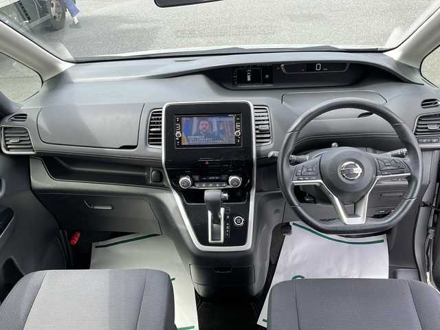 日産 セレナ G 岩手県 2016(平28)年 8.6万km ブリリアントシルバー 純正SDナビ/AM/FM/CD/DVD/Bluetooth/フルセグTV/フバックカメラ/ビルトインETC/両側パワースライドドア/クルーズコントロール/衝突被害軽減ブレーキ/横滑り防止装置/アイドリングストップ/オートライト/LEDヘッドライト/フォグランプ/スマートキー/プッシュスタート/電動格納ミラー/純正15インチAW/純正フロアマット/ドアバイザー/保証書/取扱説明書