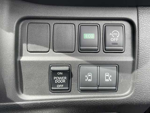 日産 セレナ G 岩手県 2016(平28)年 8.6万km ブリリアントシルバー 純正SDナビ/AM/FM/CD/DVD/Bluetooth/フルセグTV/フバックカメラ/ビルトインETC/両側パワースライドドア/クルーズコントロール/衝突被害軽減ブレーキ/横滑り防止装置/アイドリングストップ/オートライト/LEDヘッドライト/フォグランプ/スマートキー/プッシュスタート/電動格納ミラー/純正15インチAW/純正フロアマット/ドアバイザー/保証書/取扱説明書