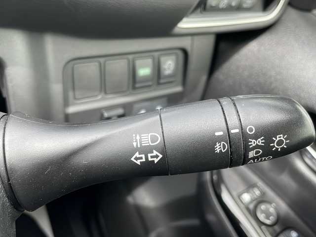 日産 セレナ G 岩手県 2016(平28)年 8.6万km ブリリアントシルバー 純正SDナビ/AM/FM/CD/DVD/Bluetooth/フルセグTV/フバックカメラ/ビルトインETC/両側パワースライドドア/クルーズコントロール/衝突被害軽減ブレーキ/横滑り防止装置/アイドリングストップ/オートライト/LEDヘッドライト/フォグランプ/スマートキー/プッシュスタート/電動格納ミラー/純正15インチAW/純正フロアマット/ドアバイザー/保証書/取扱説明書