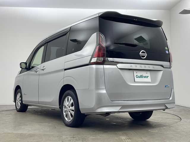 日産 セレナ G 秋田県 2016(平28)年 8.6万km ブリリアントシルバー 4WD/純正SDナビ/フルセグTV/AM/FM/CD/DVD/Bluetooth/両側パワースライドドア/バックカメラ/衝突被害軽減ブレーキ/クルーズコントロール/デジタルインナーミラー/横滑り防止装置/アイドリングストップ/ビルトインETC/LEDヘッドライト/フォグランプ/オートライト/スマートキー/プッシュスタート/電動格納ミラー/純正15インチアルミホイール/純正フロアマット/ドアバイザー/保証書/取扱説明書