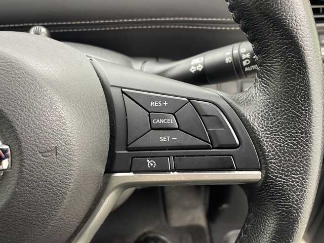 日産 セレナ G 秋田県 2016(平28)年 8.6万km ブリリアントシルバー 4WD/純正SDナビ/フルセグTV/AM/FM/CD/DVD/Bluetooth/両側パワースライドドア/バックカメラ/衝突被害軽減ブレーキ/クルーズコントロール/デジタルインナーミラー/横滑り防止装置/アイドリングストップ/ビルトインETC/LEDヘッドライト/フォグランプ/オートライト/スマートキー/プッシュスタート/電動格納ミラー/純正15インチアルミホイール/純正フロアマット/ドアバイザー/保証書/取扱説明書