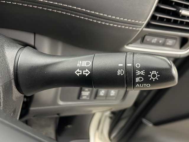 日産 セレナ G 秋田県 2016(平28)年 8.6万km ブリリアントシルバー 4WD/純正SDナビ/フルセグTV/AM/FM/CD/DVD/Bluetooth/両側パワースライドドア/バックカメラ/衝突被害軽減ブレーキ/クルーズコントロール/デジタルインナーミラー/横滑り防止装置/アイドリングストップ/ビルトインETC/LEDヘッドライト/フォグランプ/オートライト/スマートキー/プッシュスタート/電動格納ミラー/純正15インチアルミホイール/純正フロアマット/ドアバイザー/保証書/取扱説明書