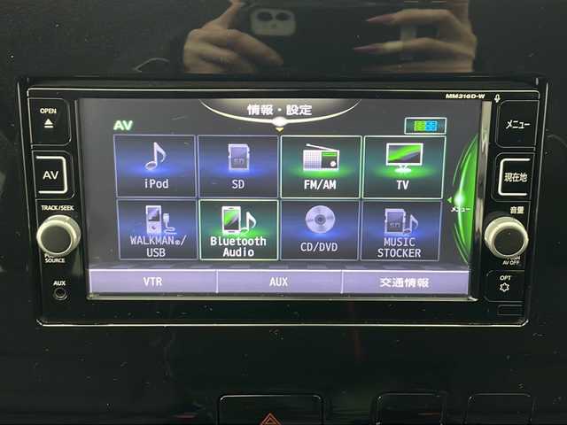 日産 セレナ G 秋田県 2016(平28)年 8.6万km ブリリアントシルバー 4WD/純正SDナビ/フルセグTV/AM/FM/CD/DVD/Bluetooth/両側パワースライドドア/バックカメラ/衝突被害軽減ブレーキ/クルーズコントロール/デジタルインナーミラー/横滑り防止装置/アイドリングストップ/ビルトインETC/LEDヘッドライト/フォグランプ/オートライト/スマートキー/プッシュスタート/電動格納ミラー/純正15インチアルミホイール/純正フロアマット/ドアバイザー/保証書/取扱説明書