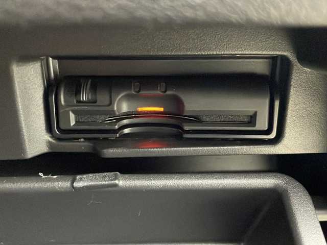 日産 セレナ G 秋田県 2016(平28)年 8.6万km ブリリアントシルバー 4WD/純正SDナビ/フルセグTV/AM/FM/CD/DVD/Bluetooth/両側パワースライドドア/バックカメラ/衝突被害軽減ブレーキ/クルーズコントロール/デジタルインナーミラー/横滑り防止装置/アイドリングストップ/ビルトインETC/LEDヘッドライト/フォグランプ/オートライト/スマートキー/プッシュスタート/電動格納ミラー/純正15インチアルミホイール/純正フロアマット/ドアバイザー/保証書/取扱説明書