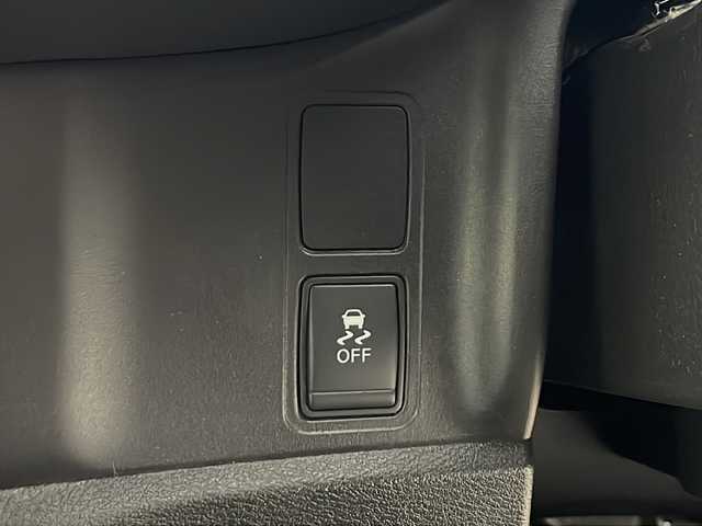 日産 セレナ G 秋田県 2016(平28)年 8.6万km ブリリアントシルバー 4WD/純正SDナビ/フルセグTV/AM/FM/CD/DVD/Bluetooth/両側パワースライドドア/バックカメラ/衝突被害軽減ブレーキ/クルーズコントロール/デジタルインナーミラー/横滑り防止装置/アイドリングストップ/ビルトインETC/LEDヘッドライト/フォグランプ/オートライト/スマートキー/プッシュスタート/電動格納ミラー/純正15インチアルミホイール/純正フロアマット/ドアバイザー/保証書/取扱説明書