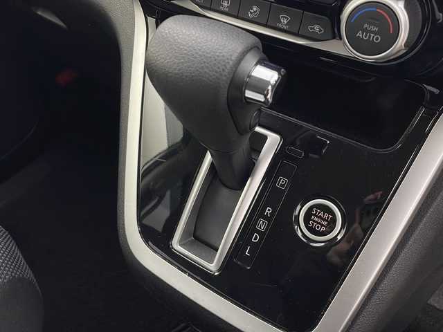 日産 セレナ G 秋田県 2016(平28)年 8.6万km ブリリアントシルバー 4WD/純正SDナビ/フルセグTV/AM/FM/CD/DVD/Bluetooth/両側パワースライドドア/バックカメラ/衝突被害軽減ブレーキ/クルーズコントロール/デジタルインナーミラー/横滑り防止装置/アイドリングストップ/ビルトインETC/LEDヘッドライト/フォグランプ/オートライト/スマートキー/プッシュスタート/電動格納ミラー/純正15インチアルミホイール/純正フロアマット/ドアバイザー/保証書/取扱説明書