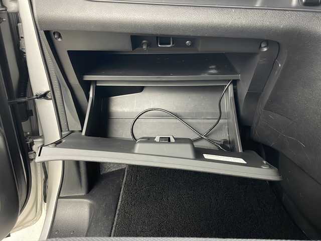 日産 セレナ G 秋田県 2016(平28)年 8.6万km ブリリアントシルバー 4WD/純正SDナビ/フルセグTV/AM/FM/CD/DVD/Bluetooth/両側パワースライドドア/バックカメラ/衝突被害軽減ブレーキ/クルーズコントロール/デジタルインナーミラー/横滑り防止装置/アイドリングストップ/ビルトインETC/LEDヘッドライト/フォグランプ/オートライト/スマートキー/プッシュスタート/電動格納ミラー/純正15インチアルミホイール/純正フロアマット/ドアバイザー/保証書/取扱説明書