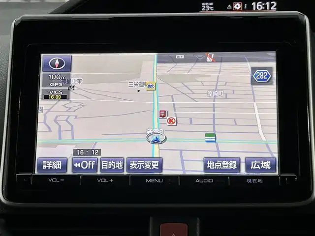 トヨタ エスクァイア ハイブリッド Gi ブラックテーラード 愛知県 2016(平28)年 12.1万km ホワイトパールクリスタルシャイン 純正9型ナビ【Bluetooth CD DVD SD フルセグ　品番：NSZT-Y64T】/バックカメラ/ビルトインETC/デジタルインナーミラー/ドライブレコーダー/両側パワースライドドア/クルーズコントロール/トヨタセーフティセンス/・衝突軽減ブレーキ/・レーンキープアシスト/・オートマチックハイビーム/オートライト/LEDヘッドライト/フォグランプ/先行車発信告知/車両接近通報装置/レザーシート/前席シートヒーター/ステアリングリモコン/ドアバイザー/オート電動格納ドアミラー/禁煙車