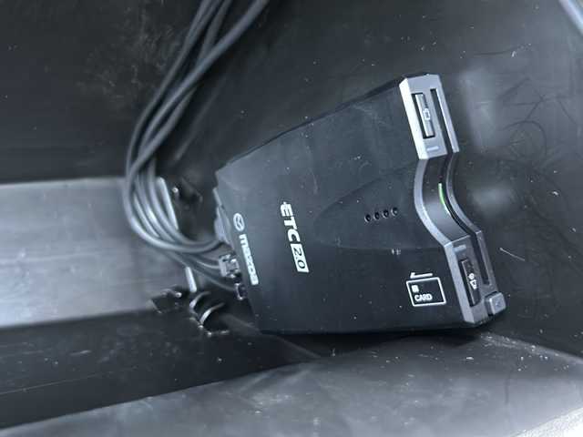 マツダ ＣＸ－８ XD プロアクティブ 静岡県 2018(平30)年 6.3万km マシーングレープレミアムM 純正ナビ/・FM/・AM/・aha/・Stitcher/・Bluetooth/・USB/・CD/・AUX/・DVD/・フルセグTV/主要装備/・３６０°ビューモニター/・ヘッドアップディスプレイ/・ＥＴＣ/・ドライブレコーダー/・アイドリングストップ/・ルーフレール/・パワーバックドア/・ブラインドスポットモニター/・レーンキープアシスト/・衝突被害軽減ブレーキ/・コーナーセンサー/・リアオートエアコン/・ステアリングヒーター/・サイドカーテンエアバッグ/・運転席パワーシート
