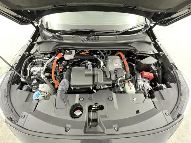 ホンダ ヴェゼル ハイブリッド e:HEV Z 千葉県 2024(令6)年 0.6万km クリスタルブラックパール ホンダセンシング（安全運転支援システム）/・衝突軽減ブレーキ/・誤発進抑制機能/・歩行者事故低減ステアリング/・路外逸脱抑制機能/・アダプティブクルーズコントロール/・車線維持支援システム/・先行車発進お知らせ機能/・標識認識機能/純正9インチナビ/・Bluetooth接続/・フルセグTV/・AppleCarPlay/AndroidAuto/ブラインドスポットモニター/前後コーナーセンサー/スマートキー/ETC2.0/ハーフレザーシート/シートヒーター/パドルシフト