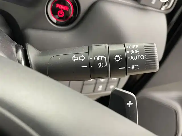ホンダ ヴェゼル ハイブリッド e:HEV Z 千葉県 2024(令6)年 0.6万km クリスタルブラックパール ホンダセンシング（安全運転支援システム）/・衝突軽減ブレーキ/・誤発進抑制機能/・歩行者事故低減ステアリング/・路外逸脱抑制機能/・アダプティブクルーズコントロール/・車線維持支援システム/・先行車発進お知らせ機能/・標識認識機能/純正9インチナビ/・Bluetooth接続/・フルセグTV/・AppleCarPlay/AndroidAuto/ブラインドスポットモニター/前後コーナーセンサー/スマートキー/ETC2.0/ハーフレザーシート/シートヒーター/パドルシフト