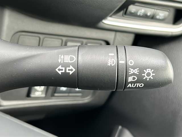 日産 セレナ e－パワー ハイウェイスター V 三重県 2018(平30)年 3.4万km ブリリアントホワイトパール 純正9型ナビ /全周囲カメラ /両側パワースライドドア/前席シートヒーター /ビルトインETC /前方ドライブレコーダー /パーキングアシスト /ステアリングヒーター /ステアリングスイッチ/革巻きステアリング/前後コーナーセンサー /USB給電ポート/ウォークスルー/スペアキー /TVキャンセラー /LEDヘッドライト/オートライト/リヤサンシェード/電動格納ミラー/禁煙車