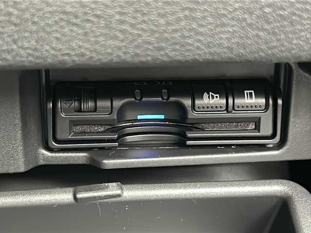 日産 セレナ e－パワー ハイウェイスター V 三重県 2018(平30)年 3.4万km ブリリアントホワイトパール 純正9型ナビ /全周囲カメラ /両側パワースライドドア/前席シートヒーター /ビルトインETC /前方ドライブレコーダー /パーキングアシスト /ステアリングヒーター /ステアリングスイッチ/革巻きステアリング/前後コーナーセンサー /USB給電ポート/ウォークスルー/スペアキー /TVキャンセラー /LEDヘッドライト/オートライト/リヤサンシェード/電動格納ミラー/禁煙車