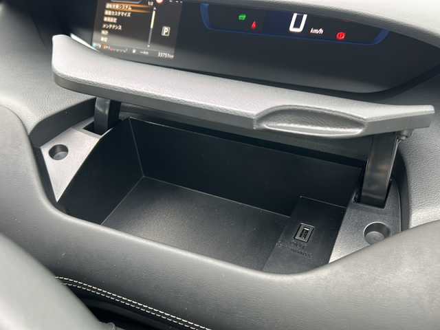 日産 セレナ e－パワー ハイウェイスター V 三重県 2018(平30)年 3.4万km ブリリアントホワイトパール 純正9型ナビ /全周囲カメラ /両側パワースライドドア/前席シートヒーター /ビルトインETC /前方ドライブレコーダー /パーキングアシスト /ステアリングヒーター /ステアリングスイッチ/革巻きステアリング/前後コーナーセンサー /USB給電ポート/ウォークスルー/スペアキー /TVキャンセラー /LEDヘッドライト/オートライト/リヤサンシェード/電動格納ミラー/禁煙車