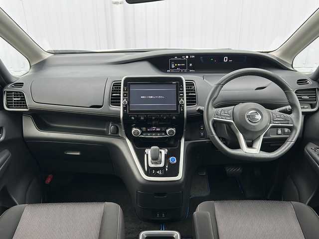 日産 セレナ e－パワー ハイウェイスター V 三重県 2018(平30)年 3.4万km ブリリアントホワイトパール 純正9型ナビ /全周囲カメラ /両側パワースライドドア/前席シートヒーター /ビルトインETC /前方ドライブレコーダー /パーキングアシスト /ステアリングヒーター /ステアリングスイッチ/革巻きステアリング/前後コーナーセンサー /USB給電ポート/ウォークスルー/スペアキー /TVキャンセラー /LEDヘッドライト/オートライト/リヤサンシェード/電動格納ミラー/禁煙車