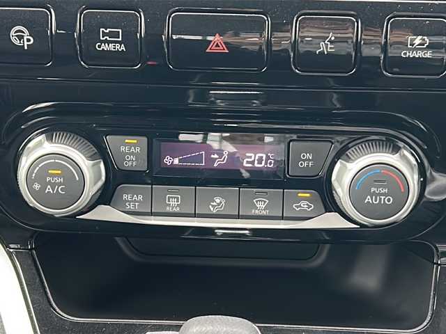 日産 セレナ e－パワー ハイウェイスター V 三重県 2018(平30)年 3.4万km ブリリアントホワイトパール 純正9型ナビ /全周囲カメラ /両側パワースライドドア/前席シートヒーター /ビルトインETC /前方ドライブレコーダー /パーキングアシスト /ステアリングヒーター /ステアリングスイッチ/革巻きステアリング/前後コーナーセンサー /USB給電ポート/ウォークスルー/スペアキー /TVキャンセラー /LEDヘッドライト/オートライト/リヤサンシェード/電動格納ミラー/禁煙車