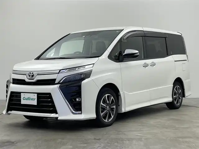 トヨタ ヴォクシー ZS 煌Ⅲ 群馬県 2020(令2)年 6.2万km ホワイトパールクリスタルシャイン 純正９型ナビ　Ｂカメラ　後席１２型モニター　衝突軽減　車線逸脱警報　クルコン　ＡＨＢ　前後コーナーセンサー　ビルトインＥＴＣ２．０　前後ドラレコ　両側パワースライド　ＬＥＤヘッド　純正アルミ　禁煙車