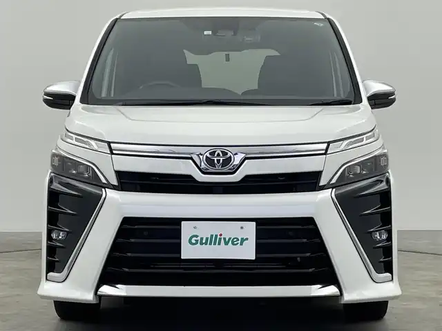 トヨタ ヴォクシー ZS 煌Ⅲ 群馬県 2020(令2)年 6.2万km ホワイトパールクリスタルシャイン 純正９型ナビ　Ｂカメラ　後席１２型モニター　衝突軽減　車線逸脱警報　クルコン　ＡＨＢ　前後コーナーセンサー　ビルトインＥＴＣ２．０　前後ドラレコ　両側パワースライド　ＬＥＤヘッド　純正アルミ　禁煙車