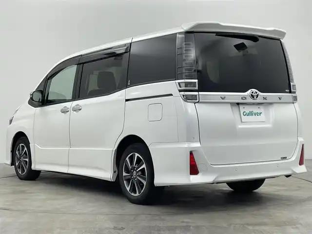 トヨタ ヴォクシー ZS 煌Ⅲ 群馬県 2020(令2)年 6.2万km ホワイトパールクリスタルシャイン 純正９型ナビ　Ｂカメラ　後席１２型モニター　衝突軽減　車線逸脱警報　クルコン　ＡＨＢ　前後コーナーセンサー　ビルトインＥＴＣ２．０　前後ドラレコ　両側パワースライド　ＬＥＤヘッド　純正アルミ　禁煙車